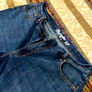 Wrangler Retro Slim Boot Size 38x32